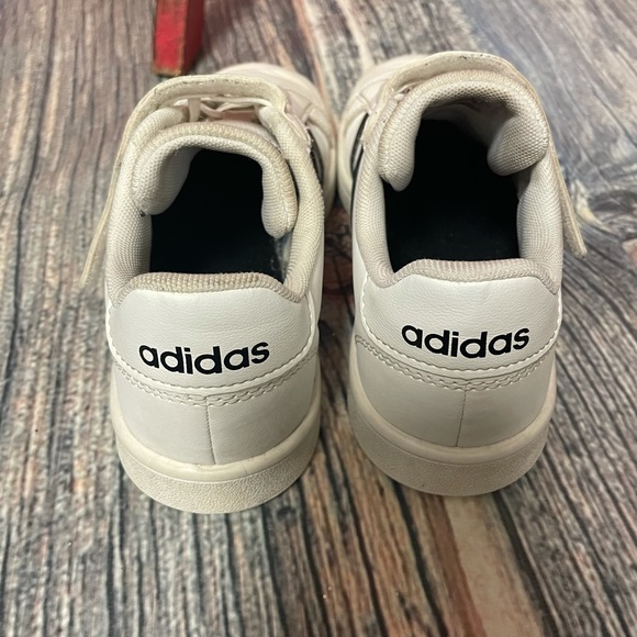 Adidas Velcro no ties! - Picture 2 of 4